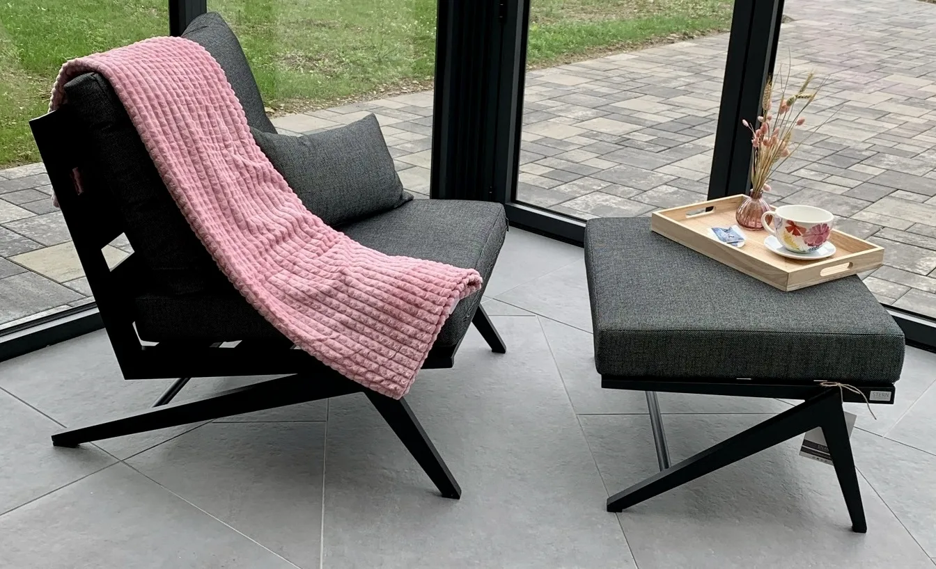 JACKIE-Lounge-Sessel-mit-Hocker STERN JACKIE Lounge Sessel mit Hocker