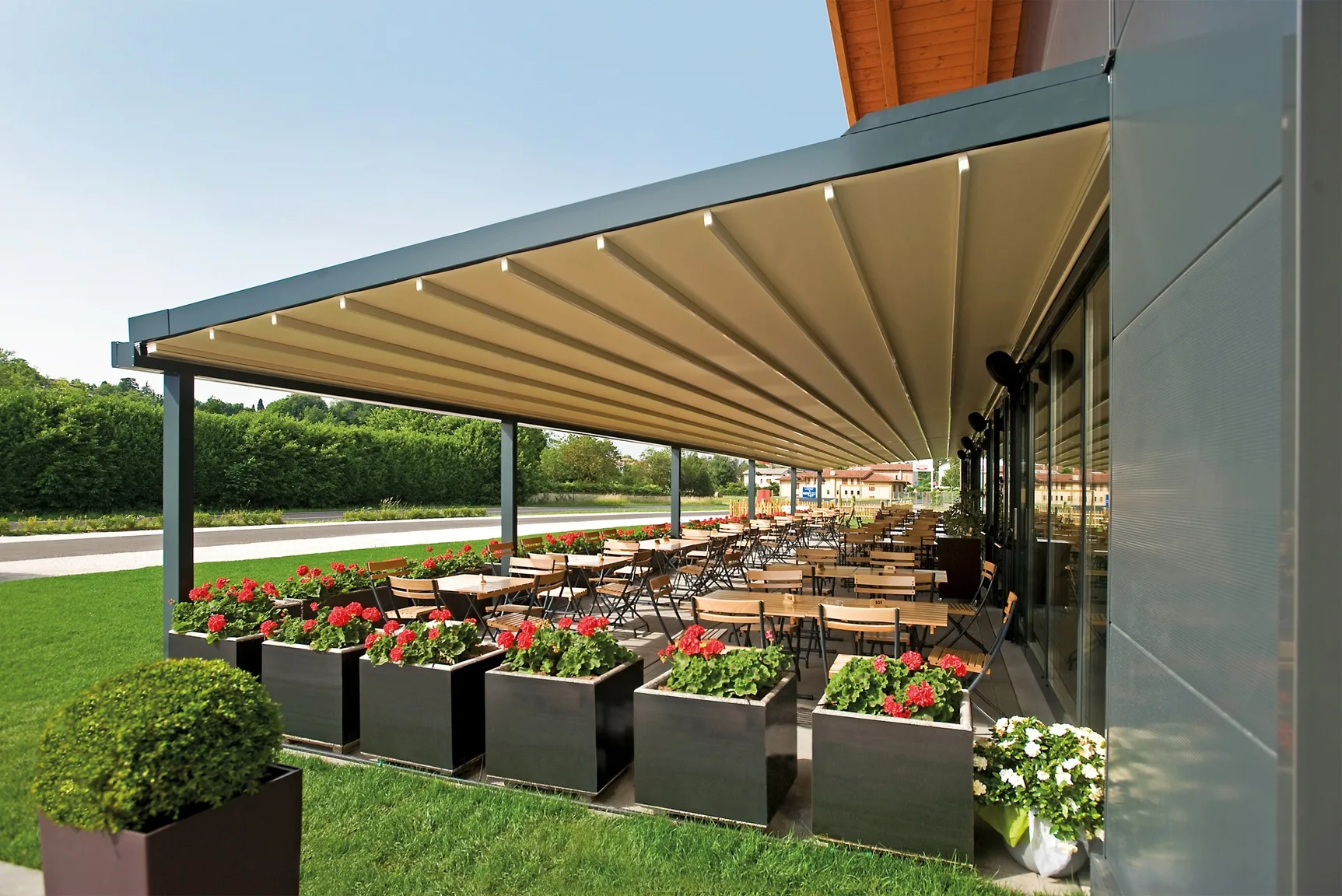 Pergola-mit-Faltdach-optionale-Ausstattung